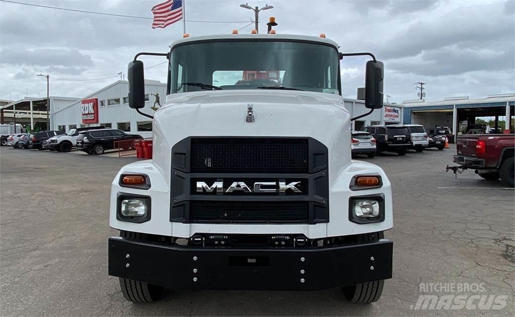 Mack MD6 Garras
