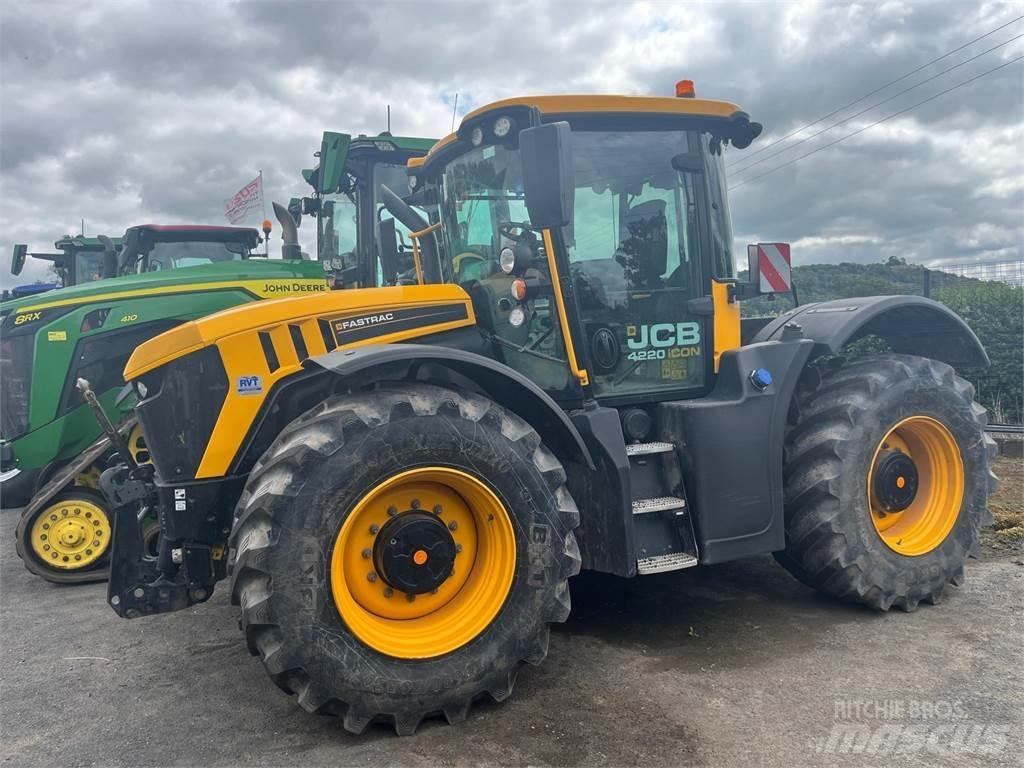 JCB 4220 Outra maquinaria e acessórios para gado