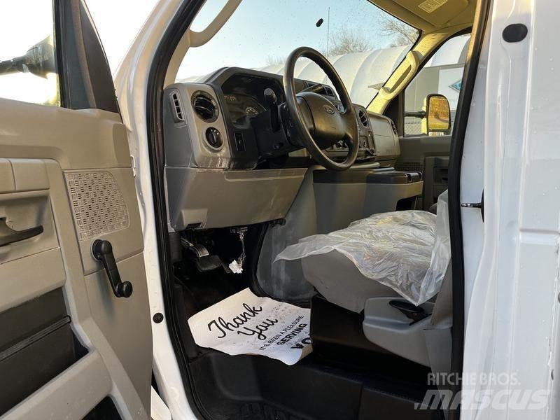 Ford Econoline Carrinhas de caixa fechada