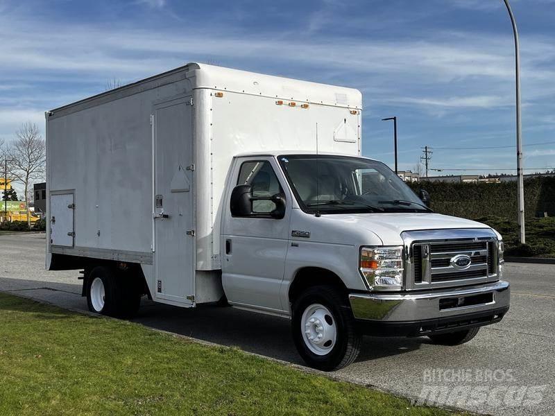 Ford Econoline Carrinhas de caixa fechada