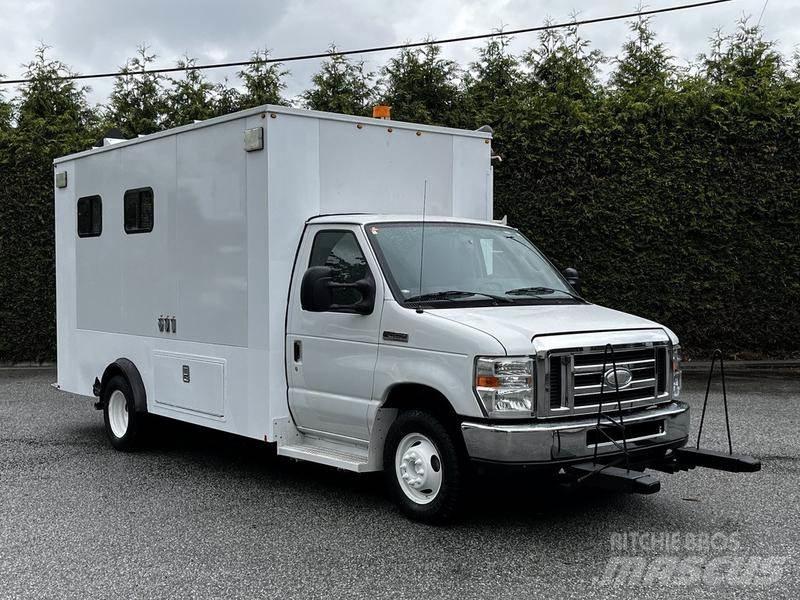 Ford Econoline Carrinhas de caixa fechada