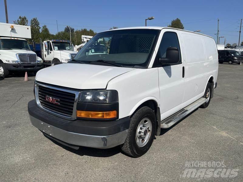 GMC Savana Carrinhas de caixa fechada