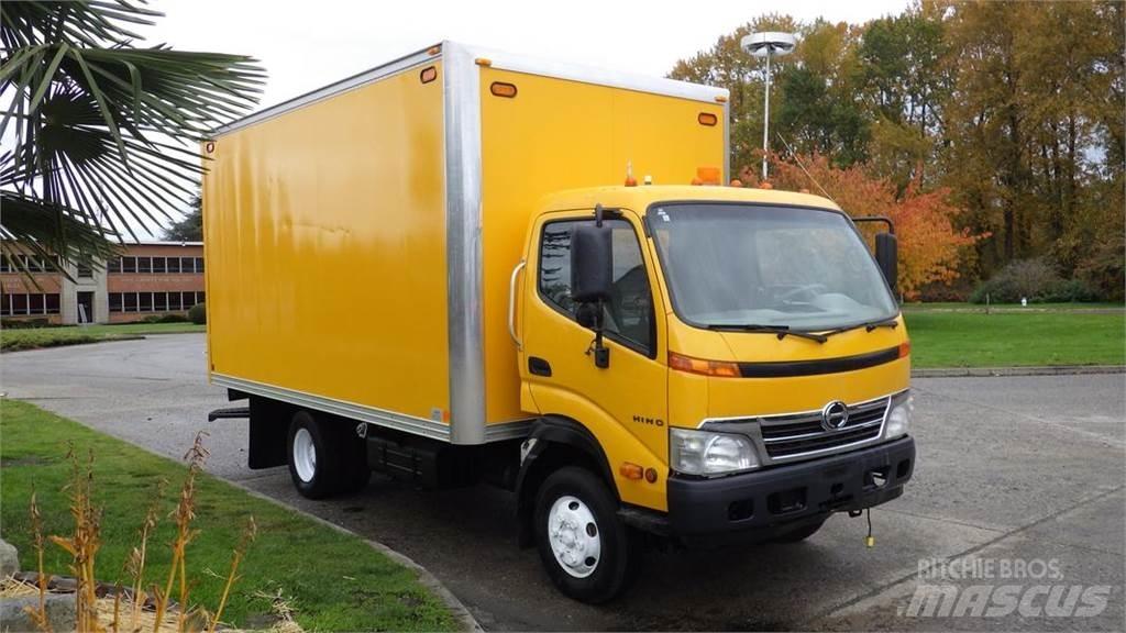Hino 145 Carrinhas de caixa fechada