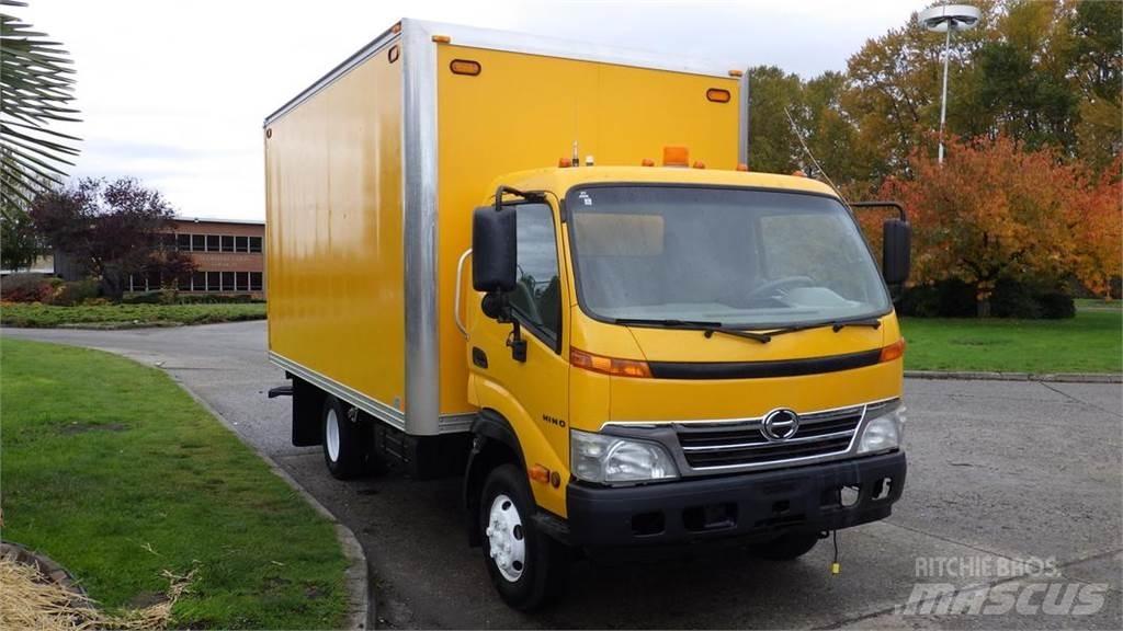 Hino 145 Carrinhas de caixa fechada