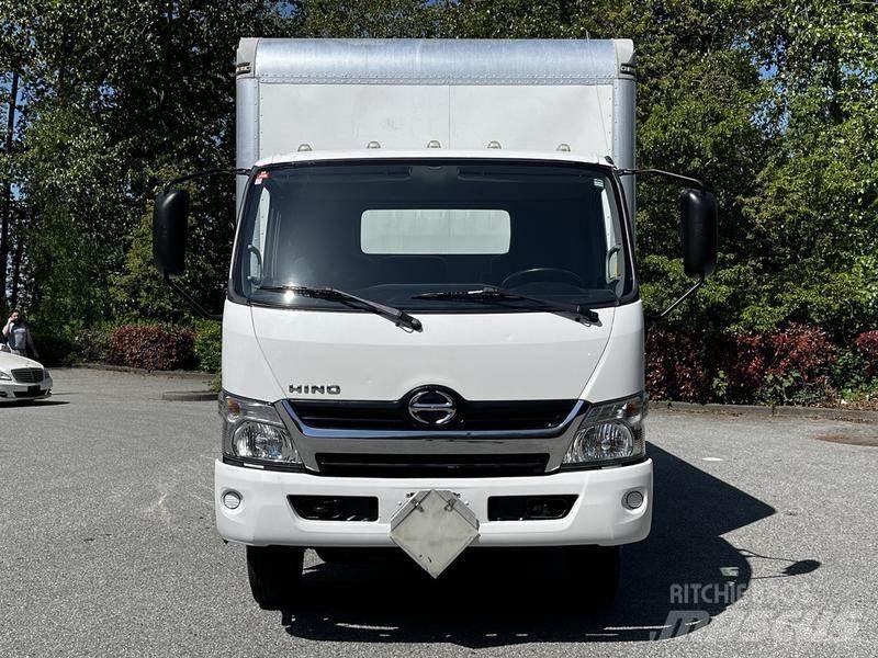 Hino 155 Carrinhas de caixa fechada