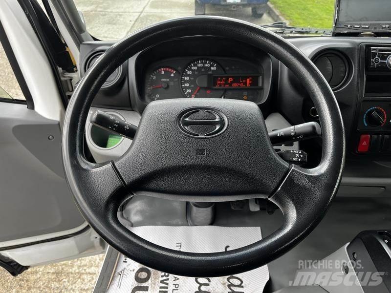 Hino 195 Carrinhas de caixa fechada