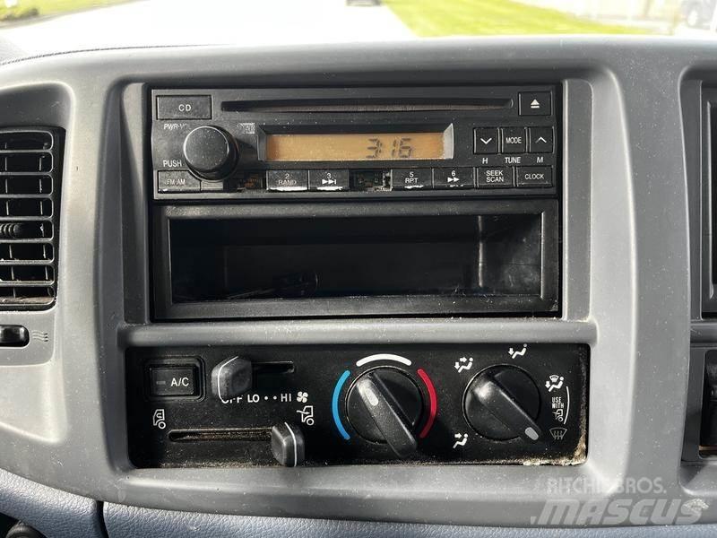 Hino 268 Carrinhas de caixa fechada