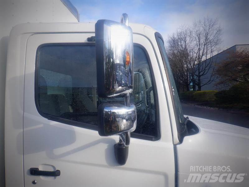 Hino 308 Carrinhas de caixa fechada
