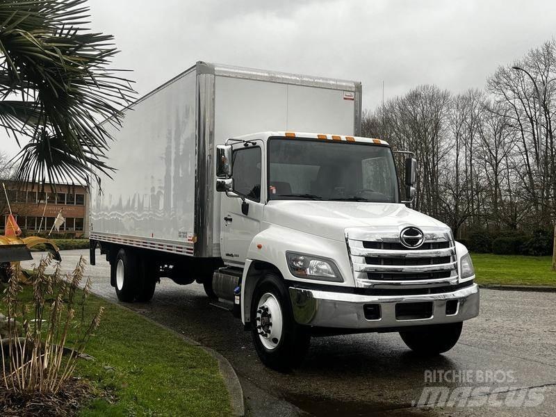 Hino 338 Carrinhas de caixa fechada