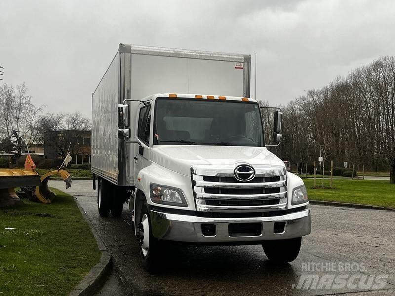 Hino 338 Carrinhas de caixa fechada