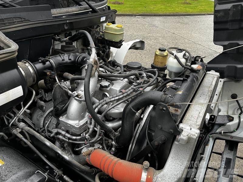 Hino 338 Carrinhas de caixa fechada