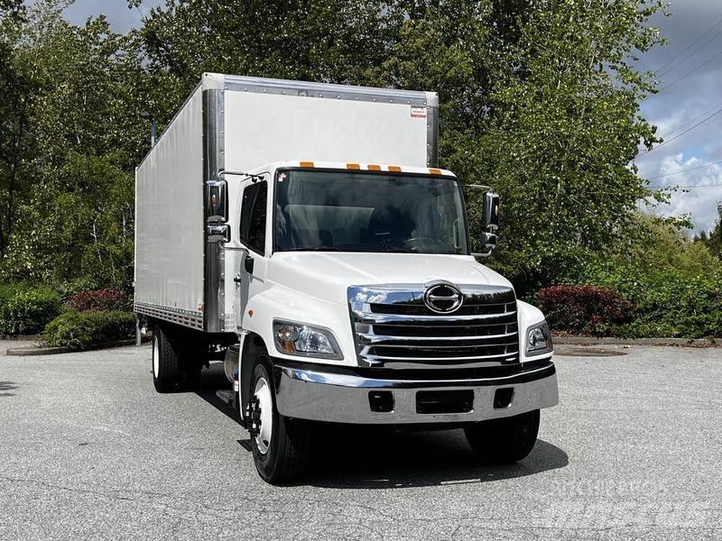 Hino 338 Carrinhas de caixa fechada