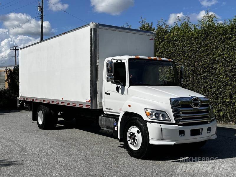 Hino 338 Carrinhas de caixa fechada
