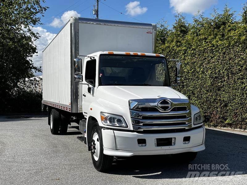 Hino 338 Carrinhas de caixa fechada