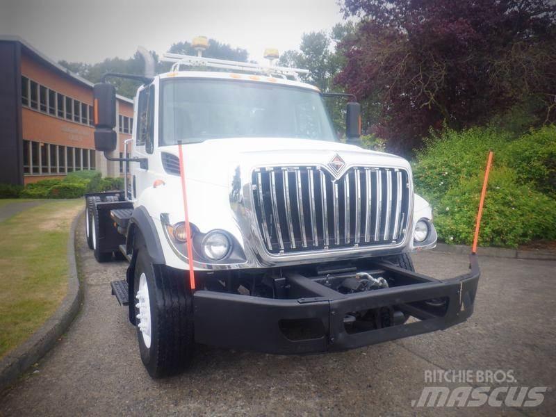 International 7400 Camiões de chassis e cabine