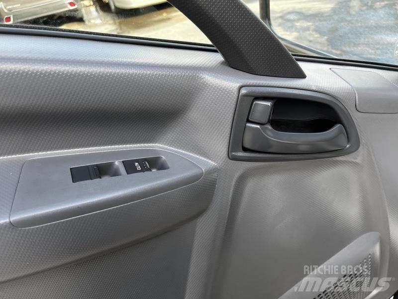 Isuzu NPR Carrinhas de caixa fechada