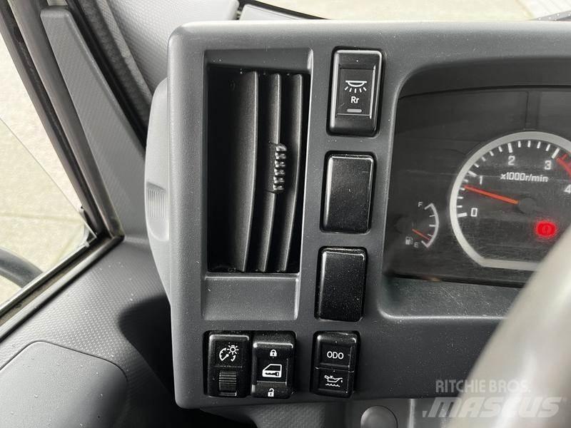 Isuzu NPR Carrinhas de caixa fechada