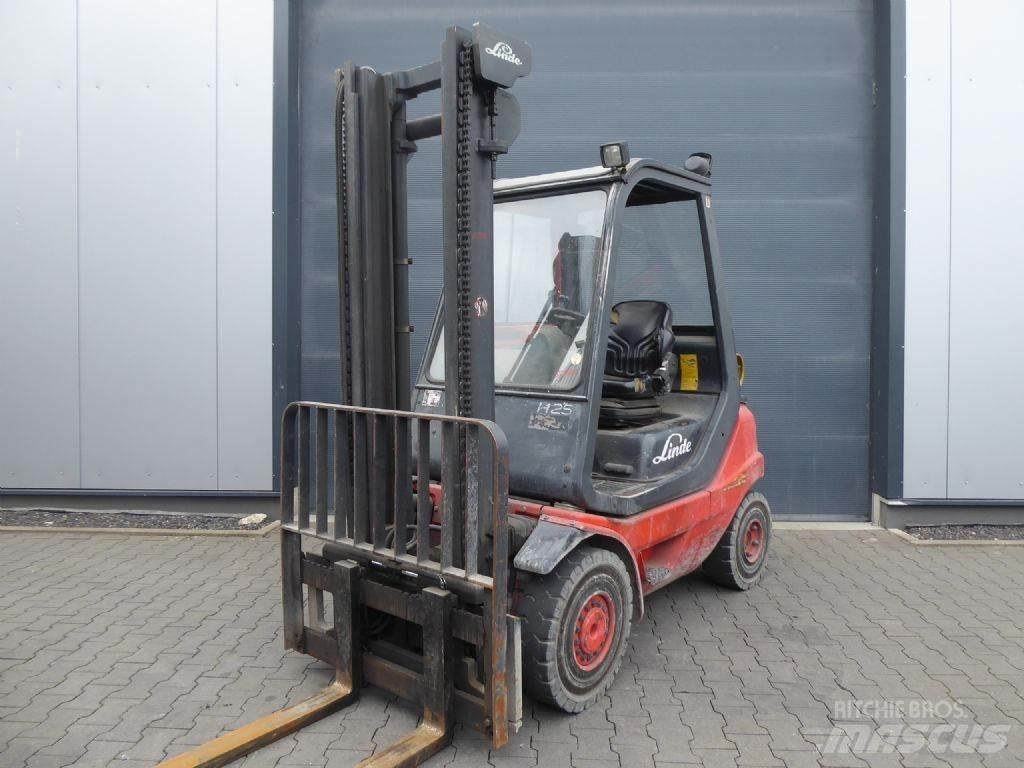 Linde H25T-03 Empilhadores a gás