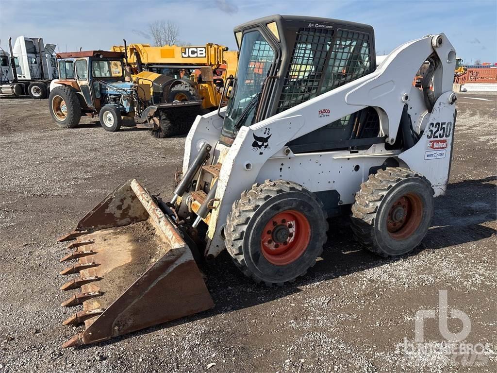 Bobcat S250 Carregadoras de direcção deslizante