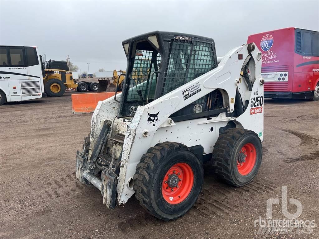 Bobcat S250 Carregadoras de direcção deslizante