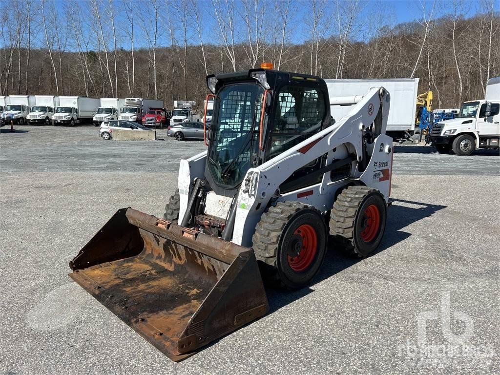 Bobcat S740 Carregadoras de direcção deslizante