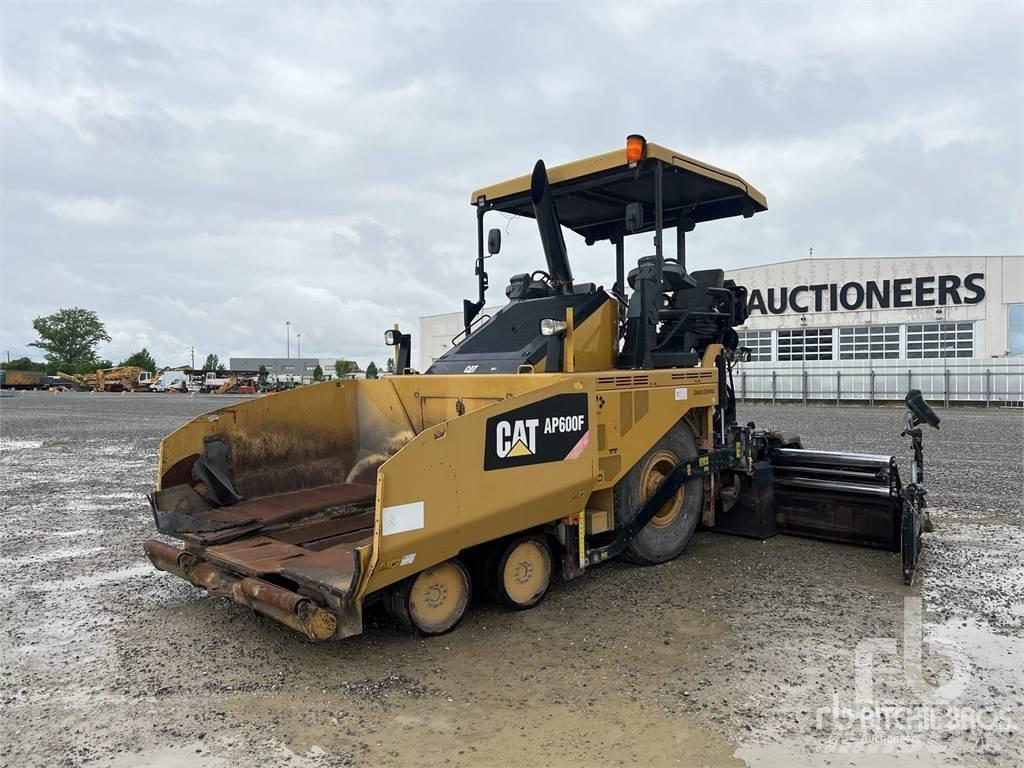 CAT AP600F Pavimentadoras de asfalto