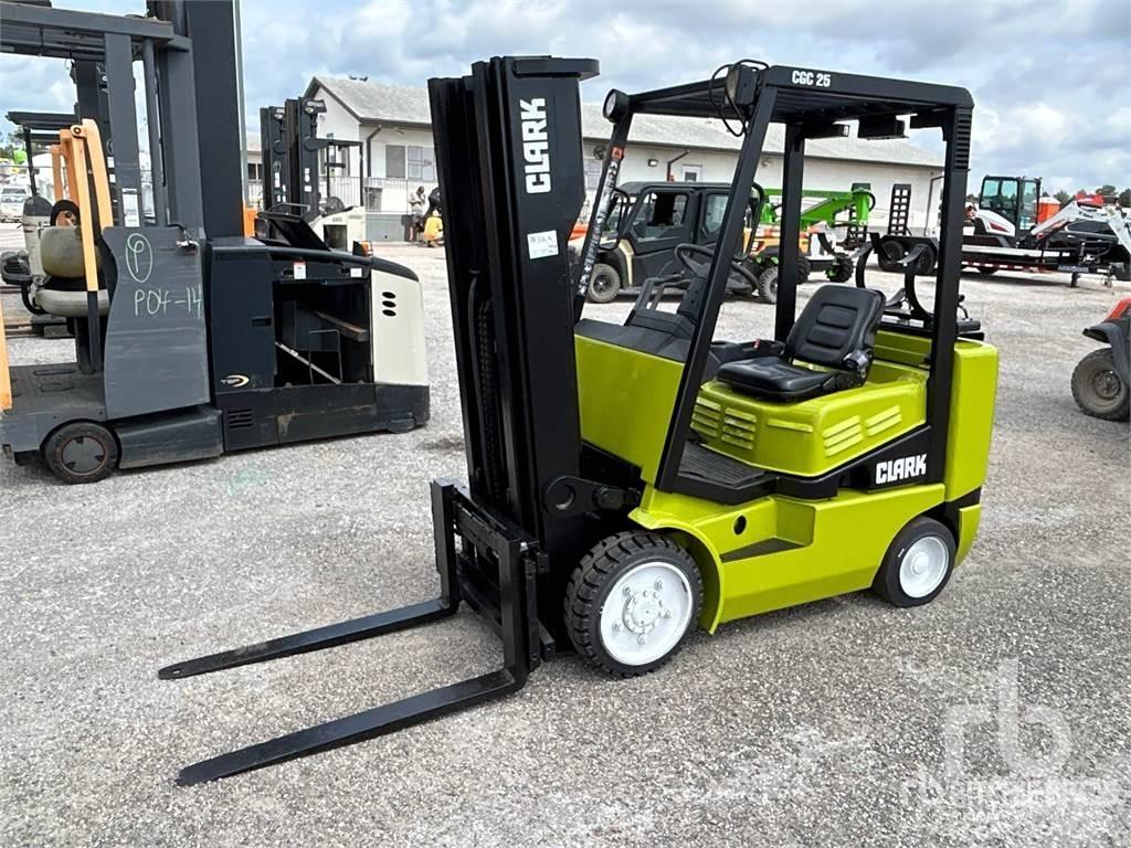 Clark CGC25 Empilhadores Diesel