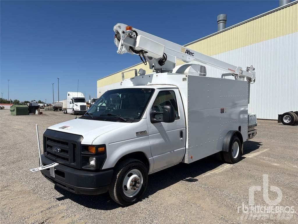 Ford E-350 Plataformas aéreas montadas em atrelados