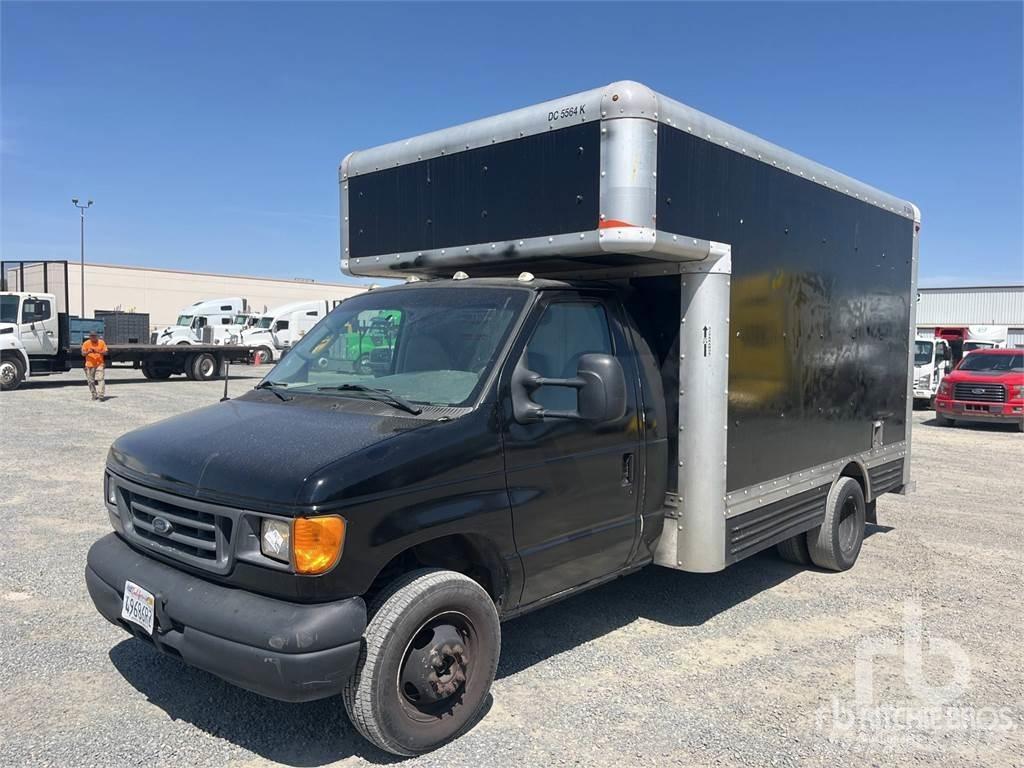 Ford E-450 Carrinhas de caixa fechada