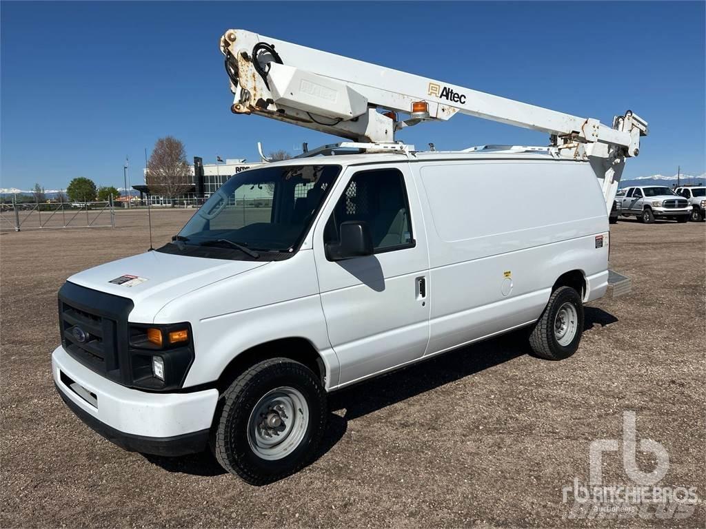 Ford E350 Plataformas aéreas montadas em atrelados
