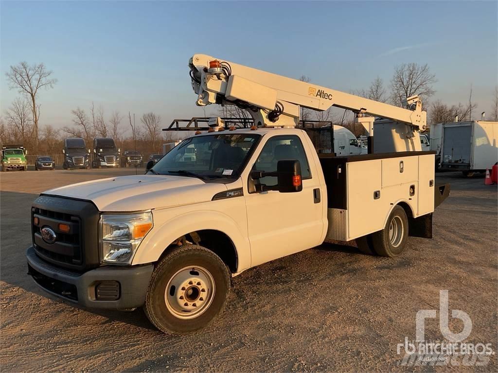 Ford F-350 Plataformas aéreas montadas em atrelados