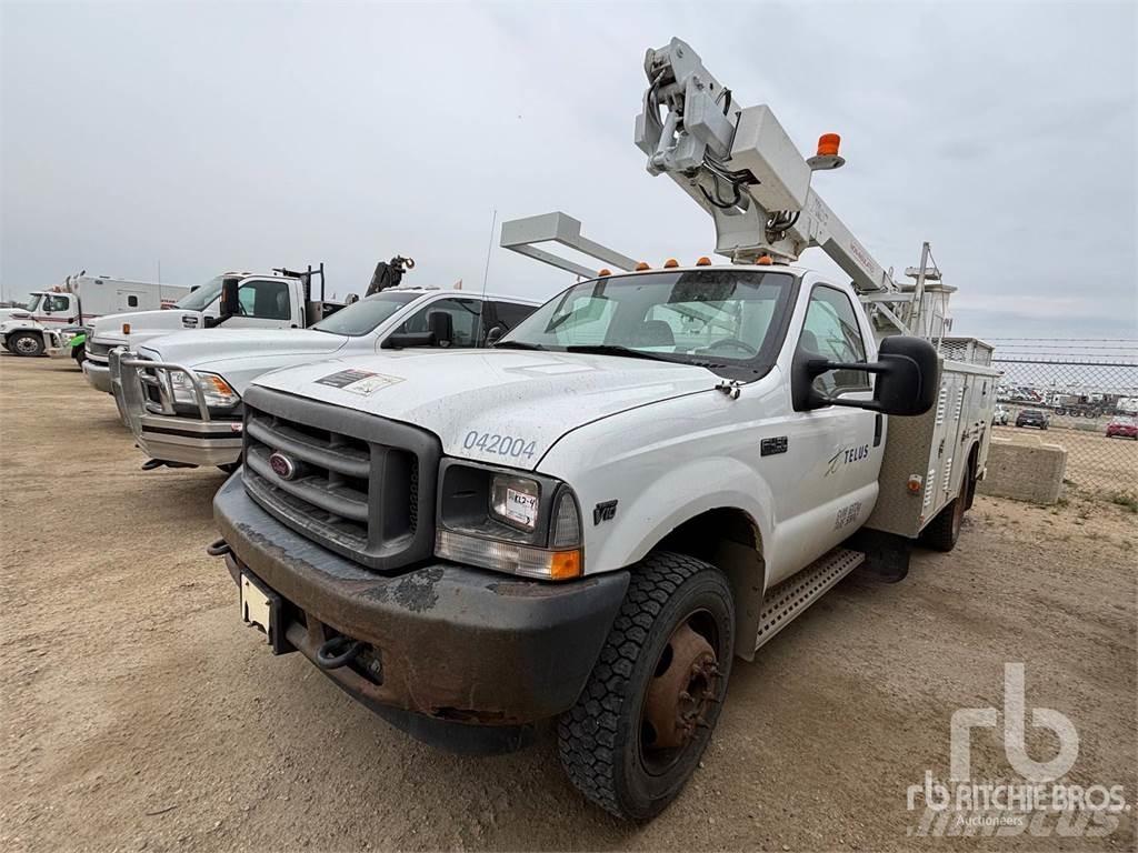 Ford F-450 Plataformas aéreas montadas em atrelados