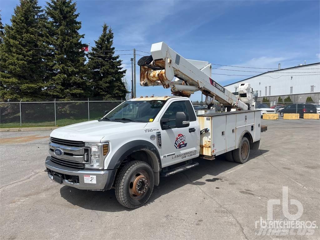 Ford F-550 Plataformas aéreas montadas em atrelados