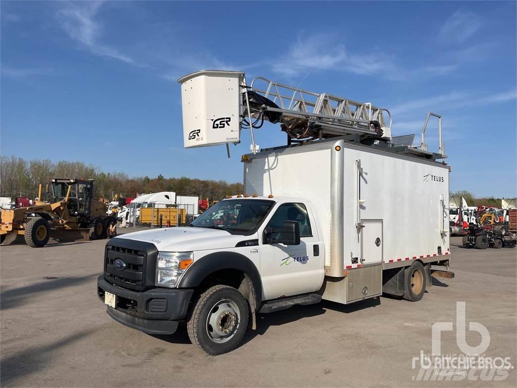 Ford F-550 Plataformas aéreas montadas em atrelados