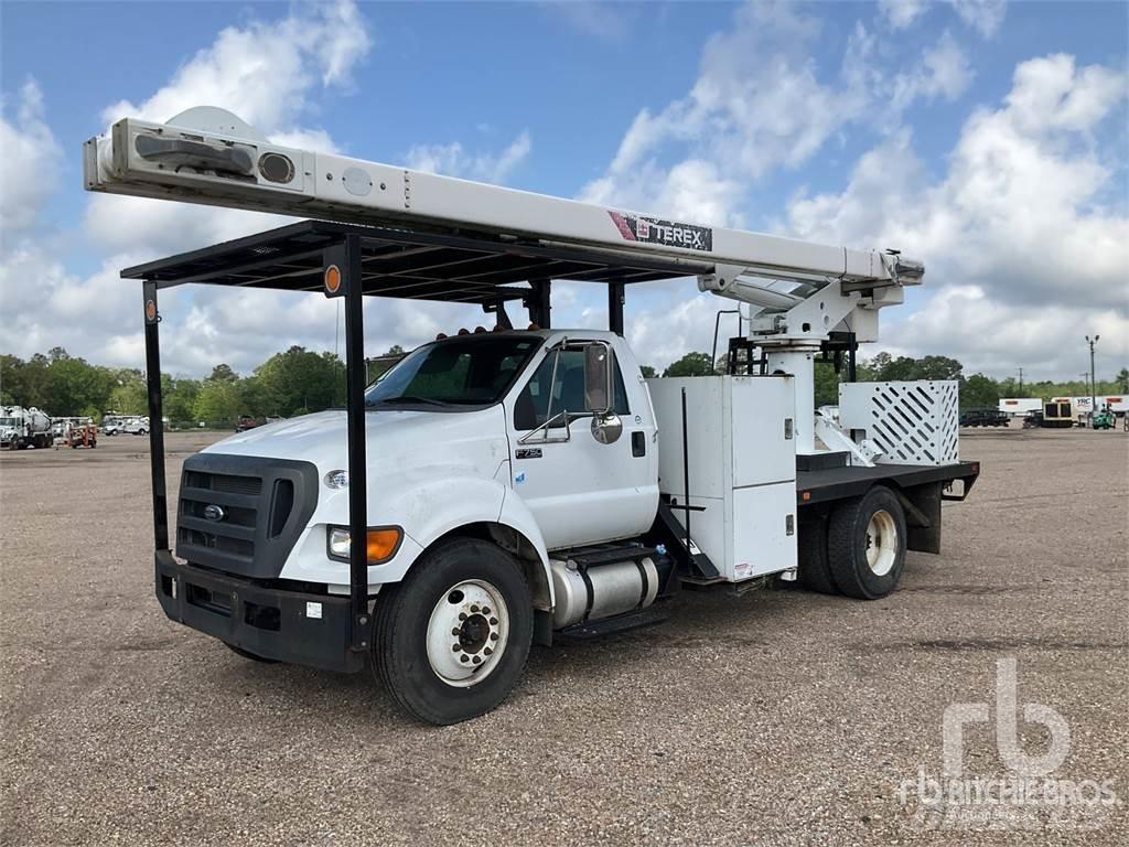 Ford F-750 Plataformas aéreas montadas em atrelados
