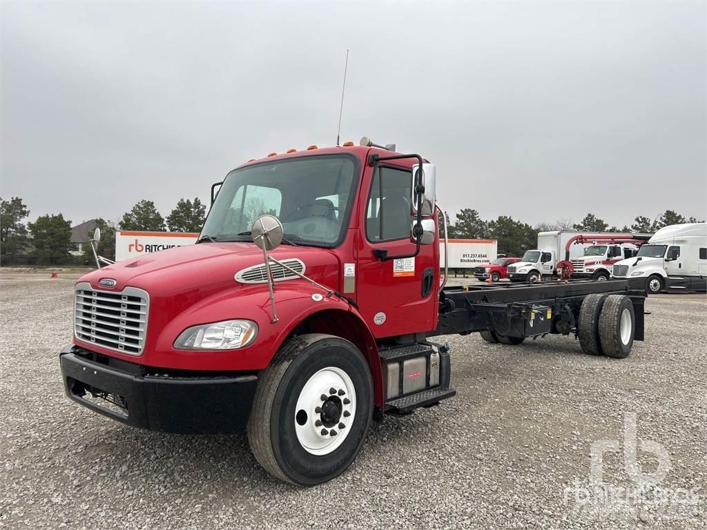 Freightliner M2 Carrinhas de caixa fechada