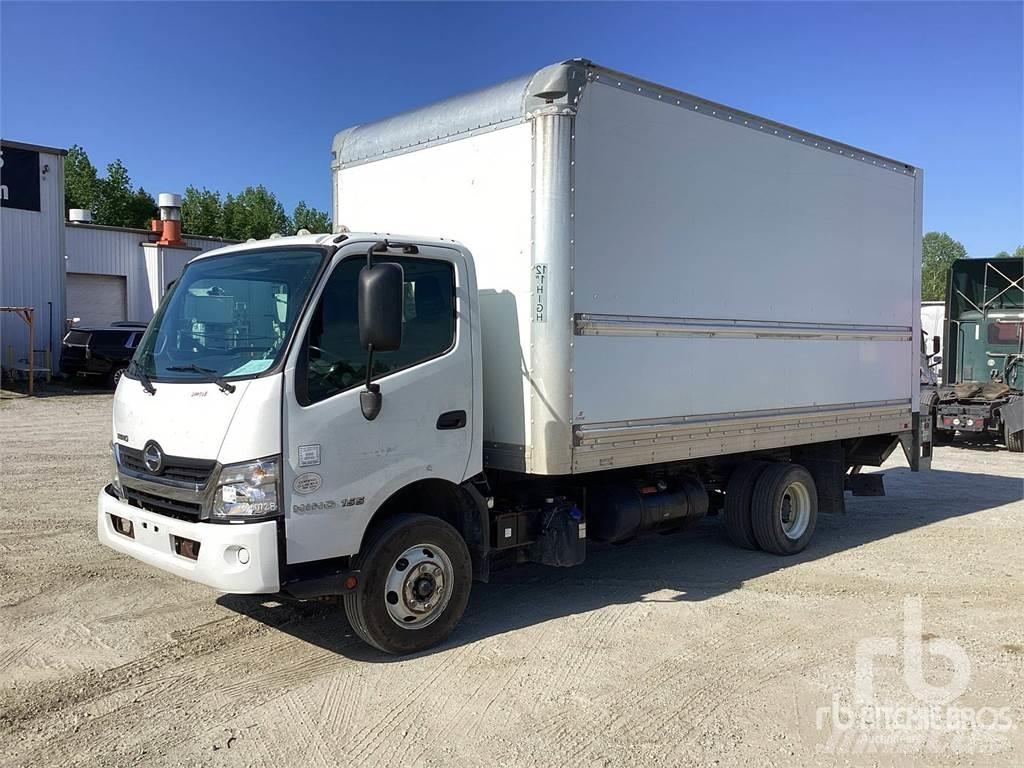 Hino 155 Carrinhas de caixa fechada