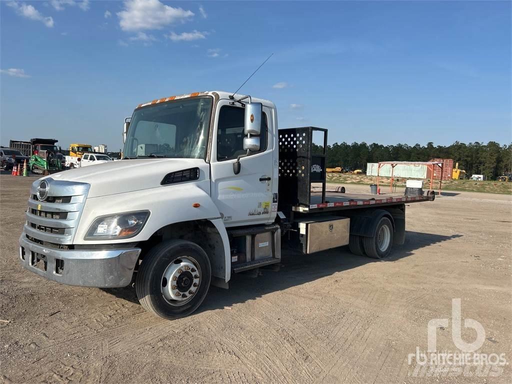 Hino 258LP Carrinhas de caixa fechada
