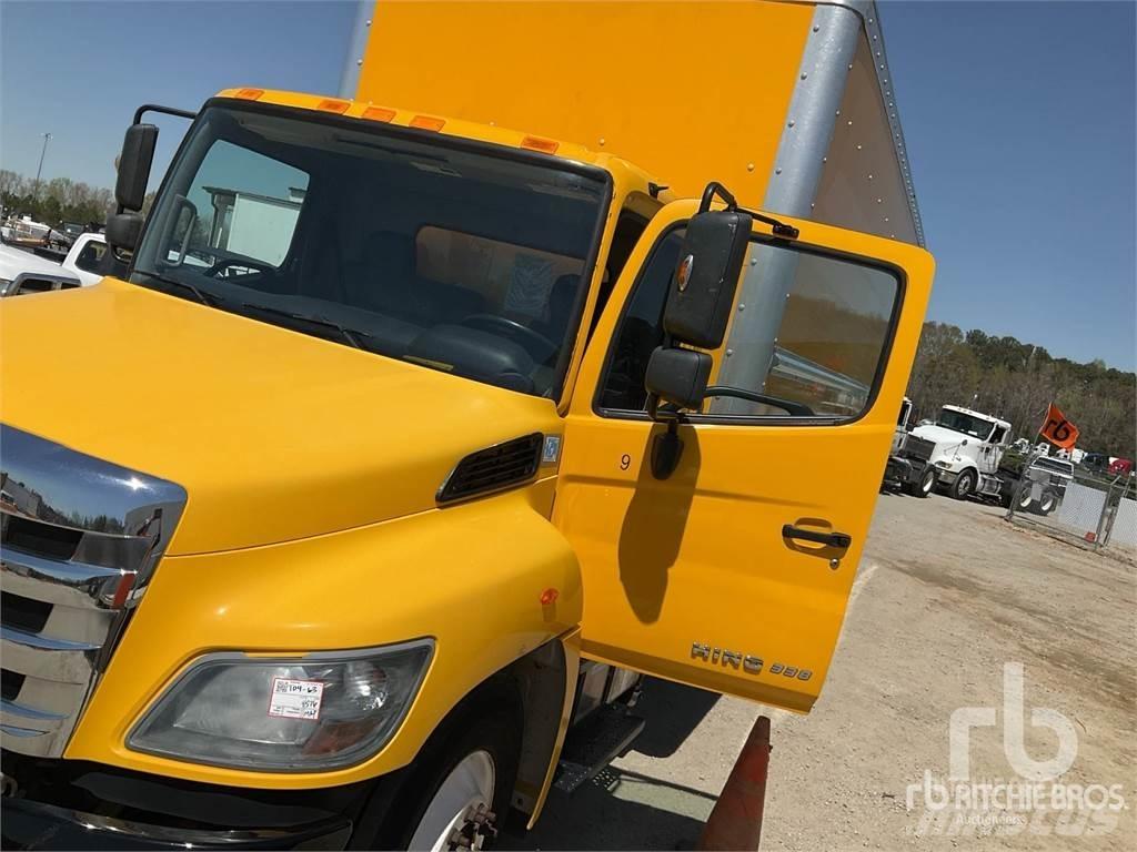 Hino 338 Carrinhas de caixa fechada