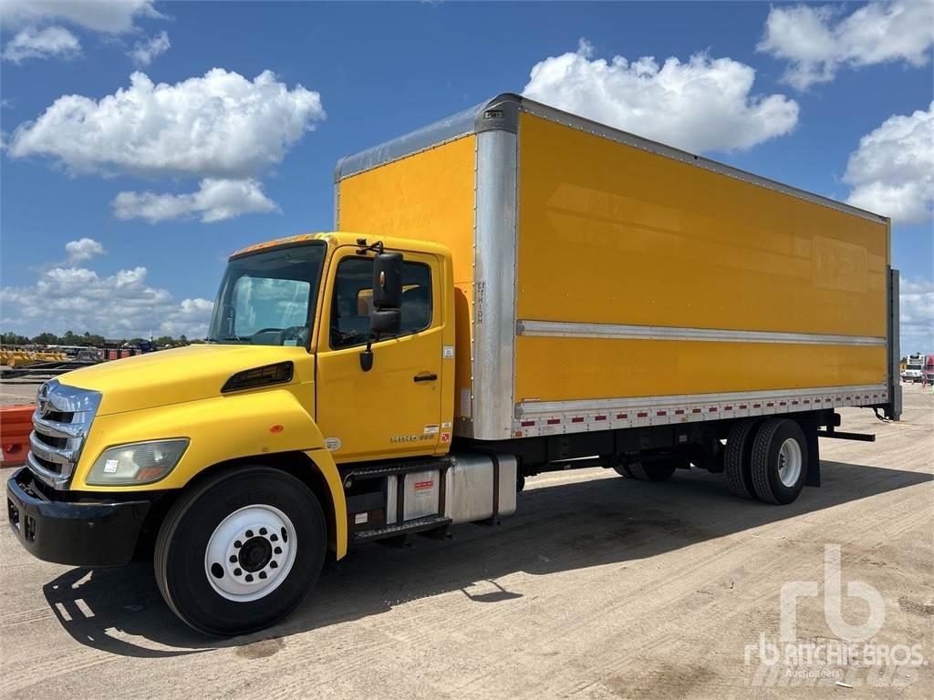 Hino 338 Carrinhas de caixa fechada