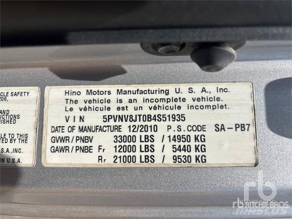 Hino 338 Carrinhas de caixa fechada