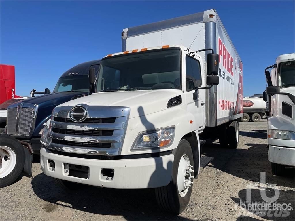 Hino 338 Carrinhas de caixa fechada