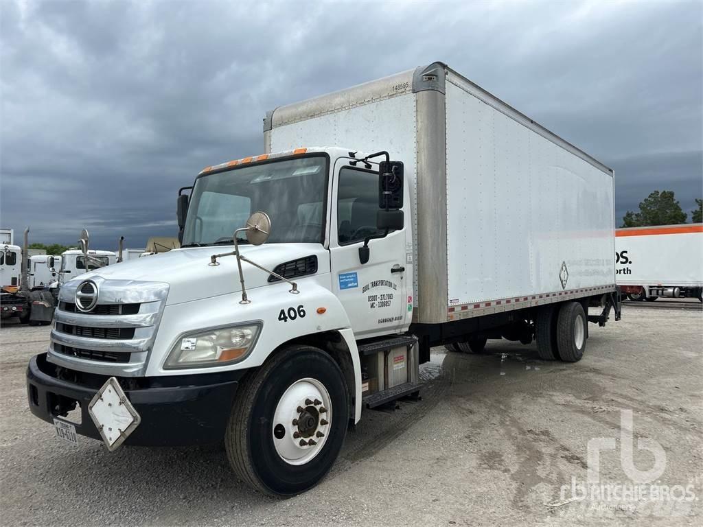 Hino 338 Carrinhas de caixa fechada