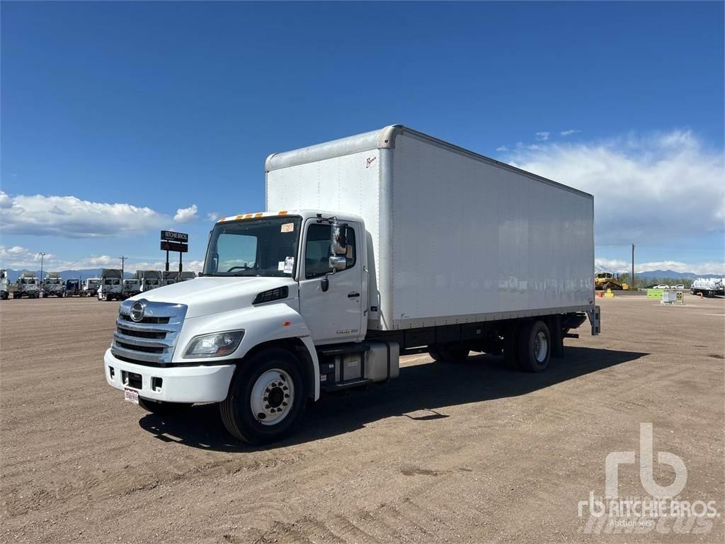 Hino 4x2 Carrinhas de caixa fechada