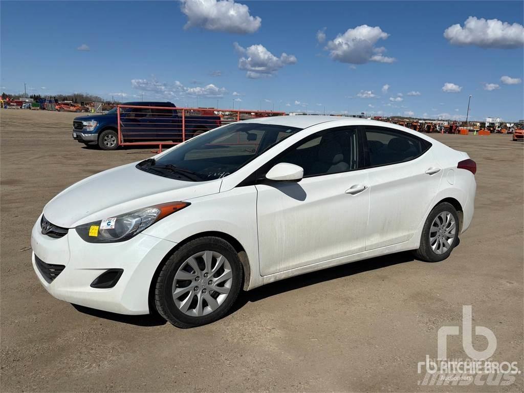 Hyundai ELANTRA Carros Ligeiros