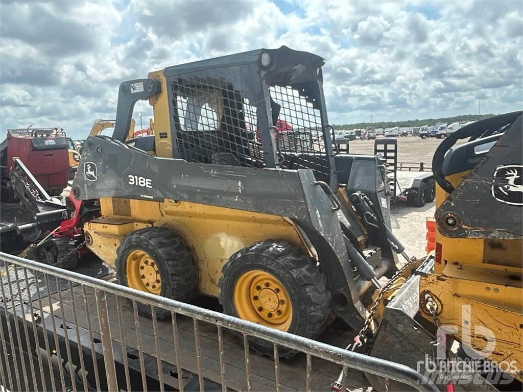 John Deere 318E Carregadoras de direcção deslizante