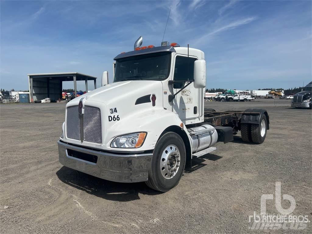 Kenworth T300 Camiões de chassis e cabine