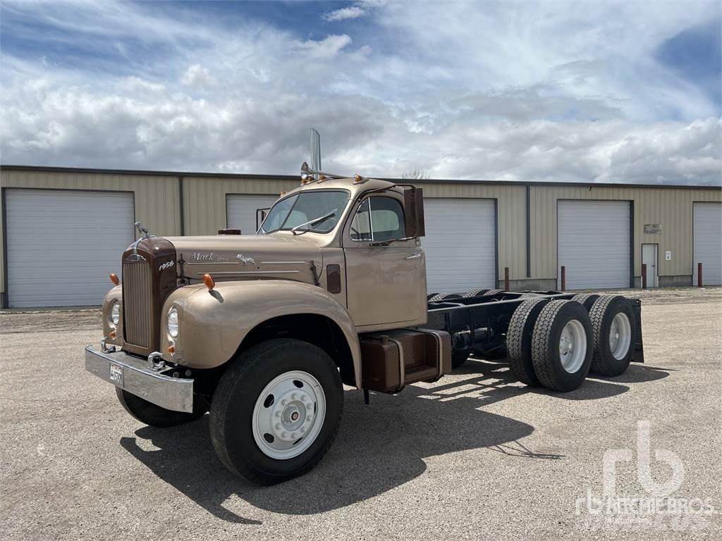 Mack 1956 Camiões de chassis e cabine