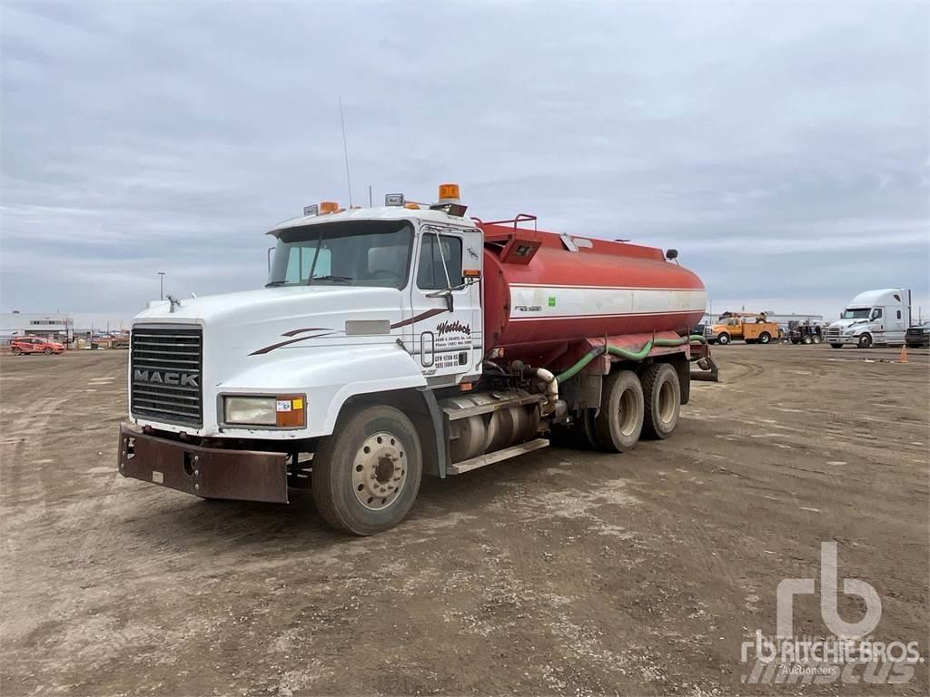 Mack CH613 Auto-tanques