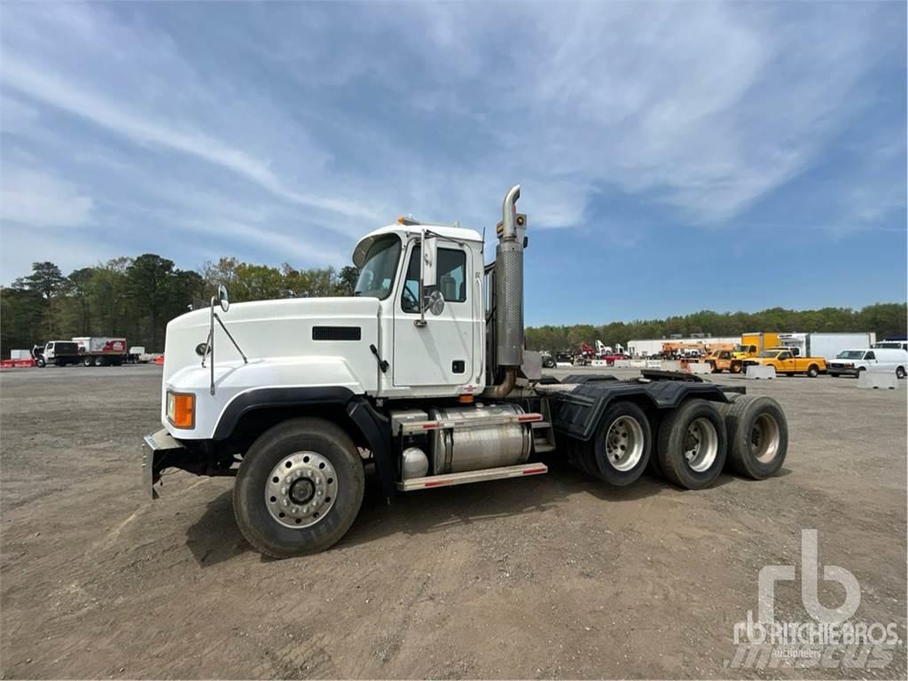Mack CL733 Tractores (camiões)